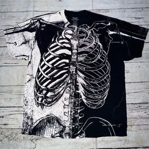 Spirit Black and White Graphic Tee